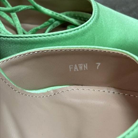 New Nasty Gal Satin Strappy Flared Court Heels -Lime Green Size 7 - Picture 12 of 12